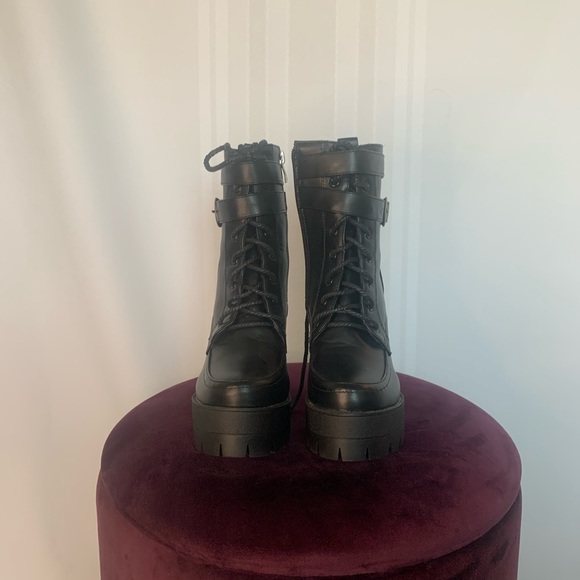 Beautiful combat boots! - Picture 2 of 3
